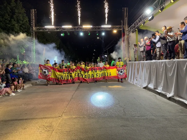 Sagrada Familia celebra su 133º aniversario con un festivo desfile y reconocimientos