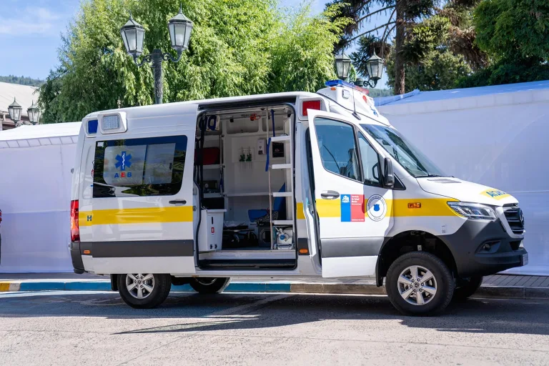 Licantén mejora su capacidad de emergencia con la entrega de nuevas ambulancias por parte del Gobierno Regional