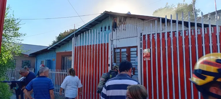 Incendio afecta a dos viviendas en el sector Aguas Negras de Curicó
