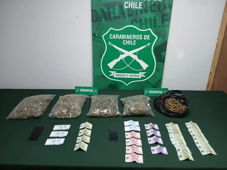 Carabineros decomisa más de 5 kilos de marihuana en buses interprovinciales y detiene a dos extranjeros en Mostazal