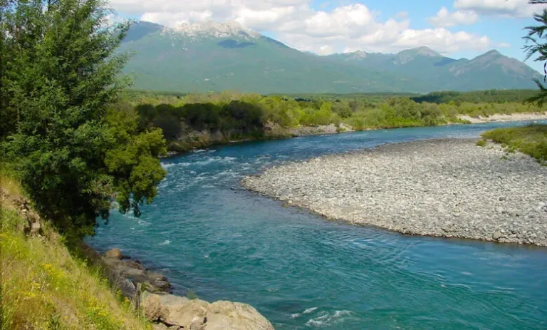 Tragedia en el río Ñuble: Dos desaparecidos tras ser arrastrados por la corriente en San Fabián