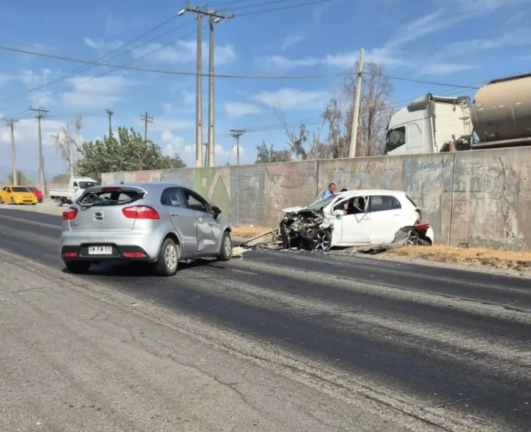 Fatal accidente en Lo Miranda deja dos personas fallecidas y dos heridos graves, entre ellos una mujer embarazada