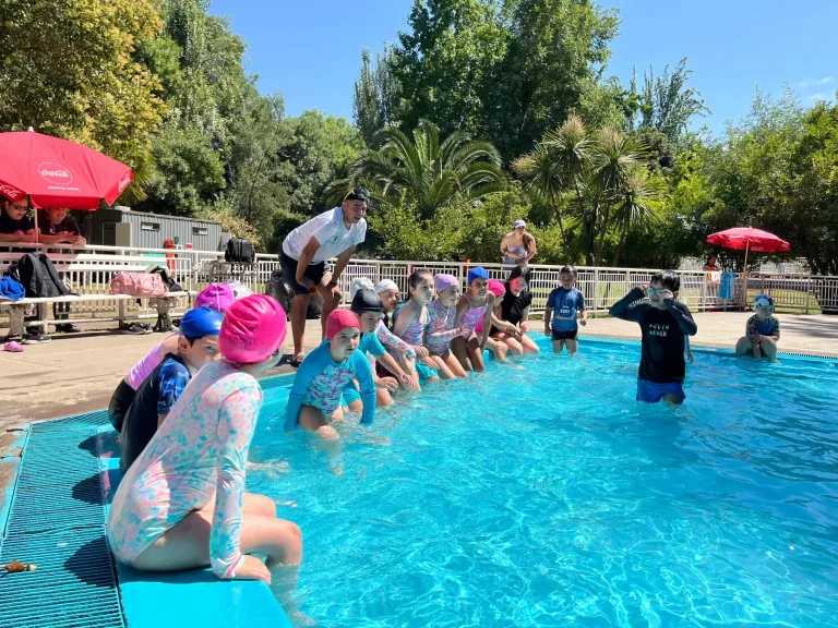 Comenzaron los Cursos de Natación de Verano en Curicó