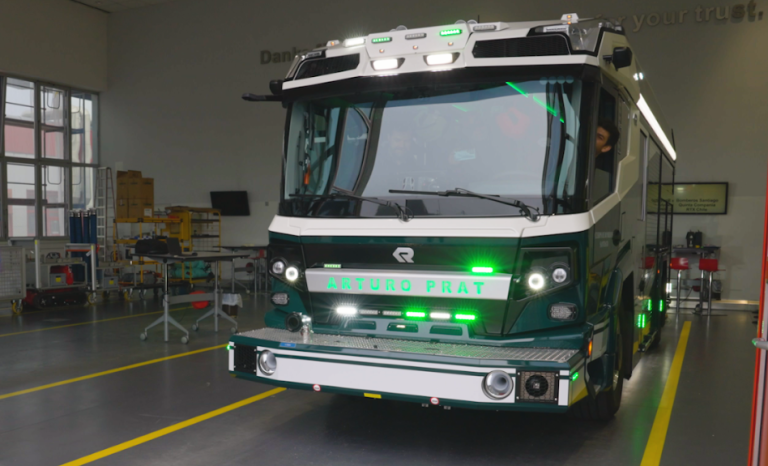 Bomberos de Santiago tendrá primer carro bomba eléctrico de Latinoamérica