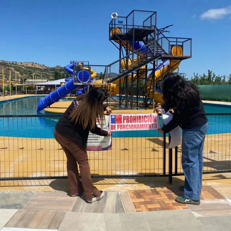 Seremi de Salud prohíbe funcionamiento de parque acuático en Palmilla por incumplimiento de medidas sanitarias