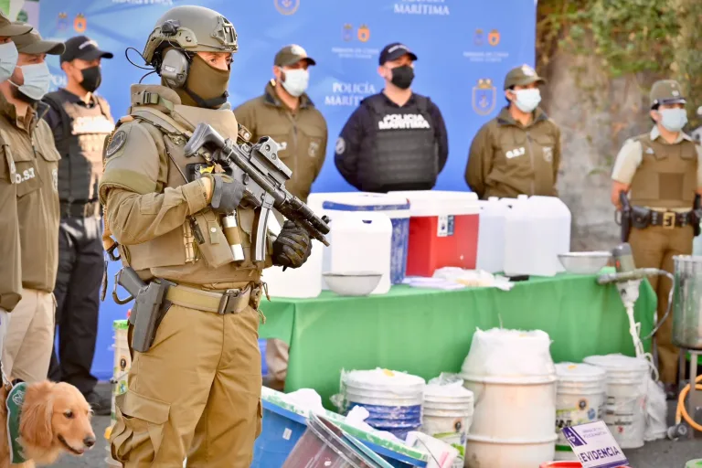 Incautan 844 kilos de metanfetamina en laboratorio de banda mexicana en Chile