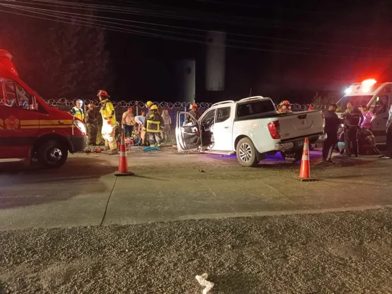 Colisión en Villa Santa Amalia de Lontué deja tres personas lesionadas y moviliza a equipos de emergencia