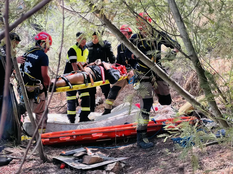 Equipos de emergencia realizan exitoso rescate en el cerro Condell de Curicó