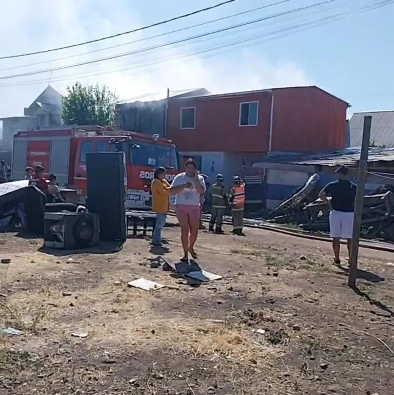 Incendio afectó a dos viviendas en Villa Doña Patricia de Sarmiento