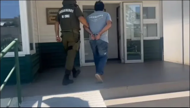 Hombre detenido por violación y violencia intrafamiliar en la comuna de Vichuquén