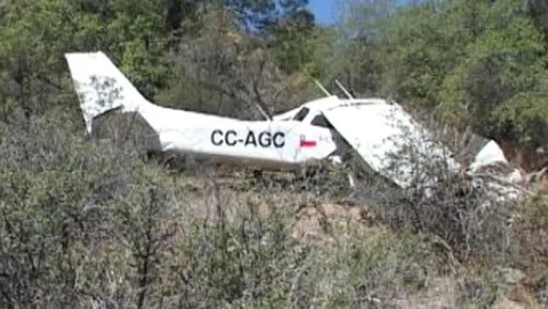 Avioneta capota en la desembocadura del río Itata: dos fallecidos y dos heridos