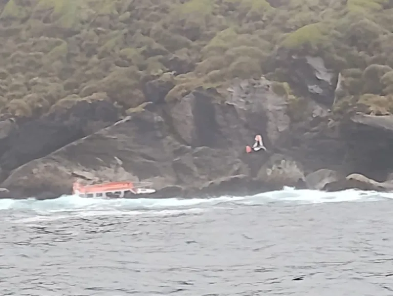 Confirman naufragio de lancha en la costa de Río Negro: se reportan fallecidos , desaparecidos y labores de rescate en curso