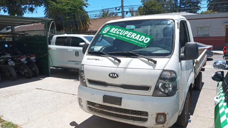 Detienen a sujeto prófugo de la justicia y recuperan vehículo robado en Talca