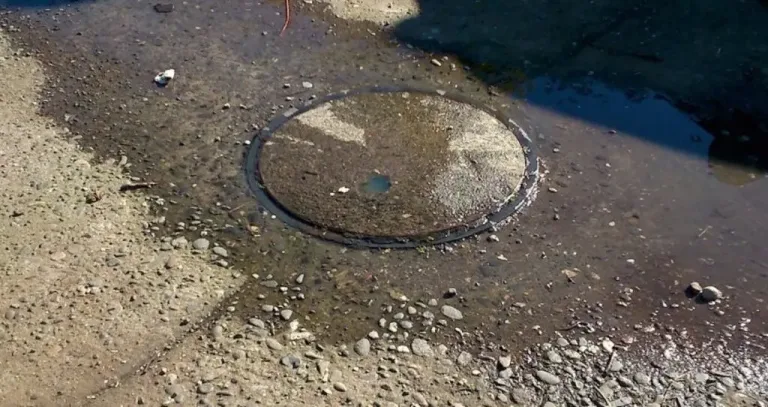 Vecinos de Santa Rosa en Sagrada Familia exigen solución definitiva a problemas de alcantarillado y malos olores