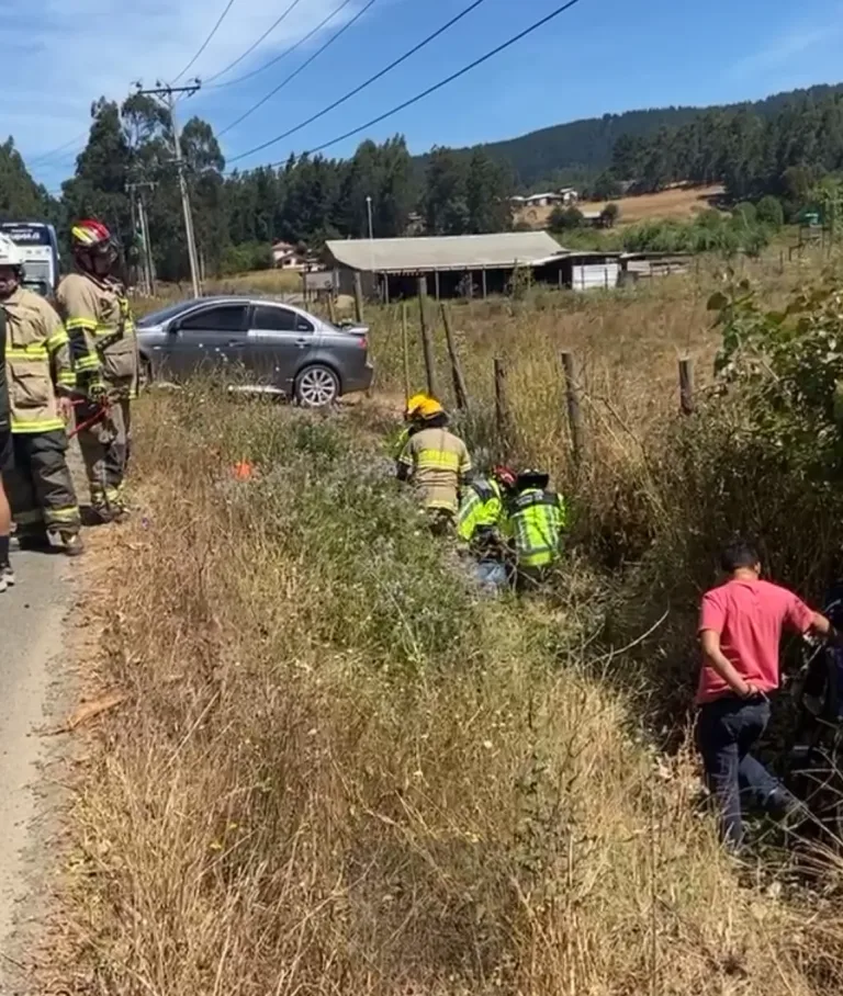 Colisión entre camioneta y motocicleta en la Ruta J-60 deja dos personas lesionadas