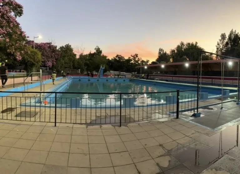 Tragedia: Menor fallece en piscina municipal de Machalí