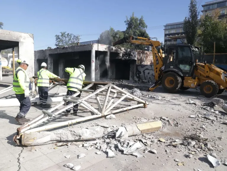 Inician trabajos de demolición en Plaza El Rodeo de Rancagua
