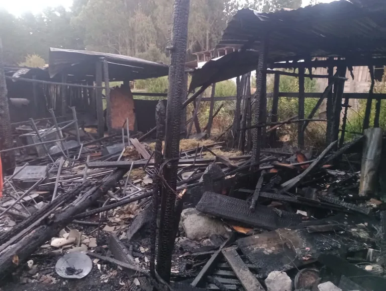 Incendio en sector Las Comillas deja siete damnificados en Pichilemu