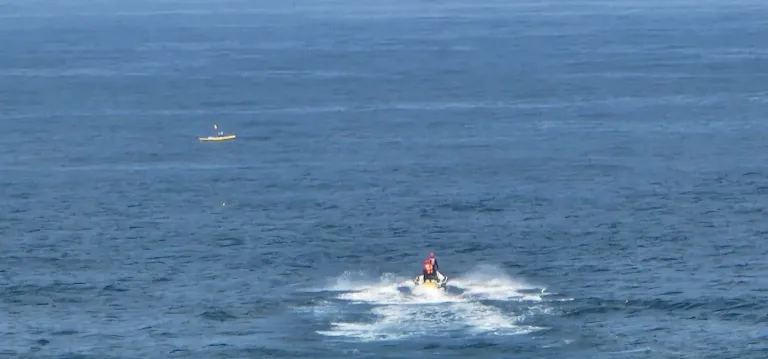 Policía Marítima de Pichilemu realizó dos operativos de rescate en la playa principal del balneario