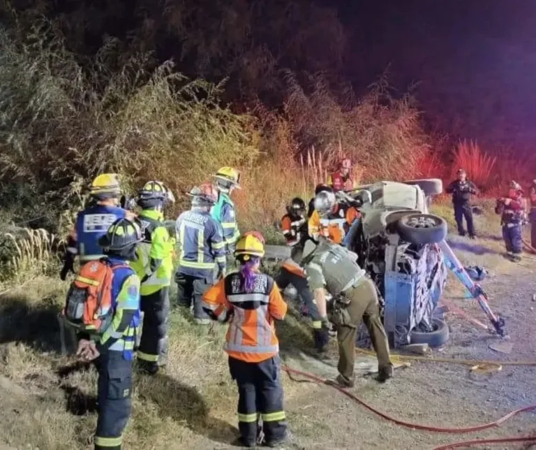 Joven fallece tras violento choque de un vehículo contra un poste en Rancagua