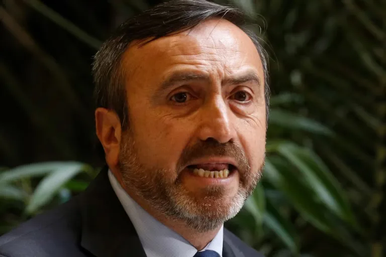 Diputado Francisco Pulgar inicia huelga de hambre y se declara “preso político” Diputado Francisco Pulgar inicia huelga de hambre y se declara “preso político”