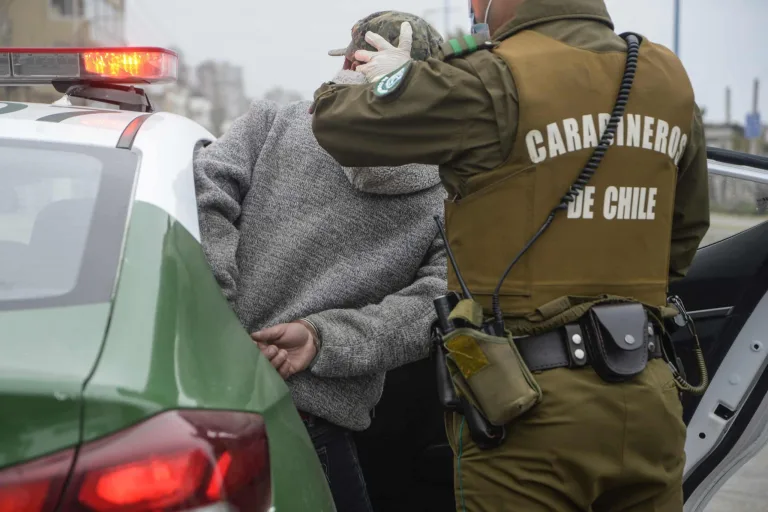 Carabineros y Seguridad Municipal detienen a sujeto por robo por sorpresa en Cauquenes