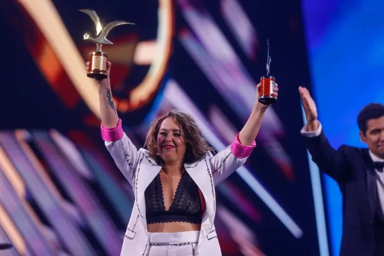 Chiqui Aguayo brilla en Viña 2025 con su humor sin censura y se lleva las Gaviotas de Plata y Oro