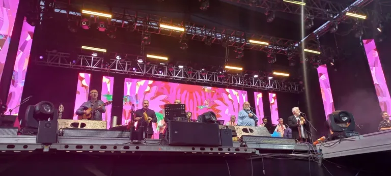 Segunda noche del Festival Folclórico de la Vendimia de Molina Se Ilumino con Inti-Illimani y la Orquesta Huambaly