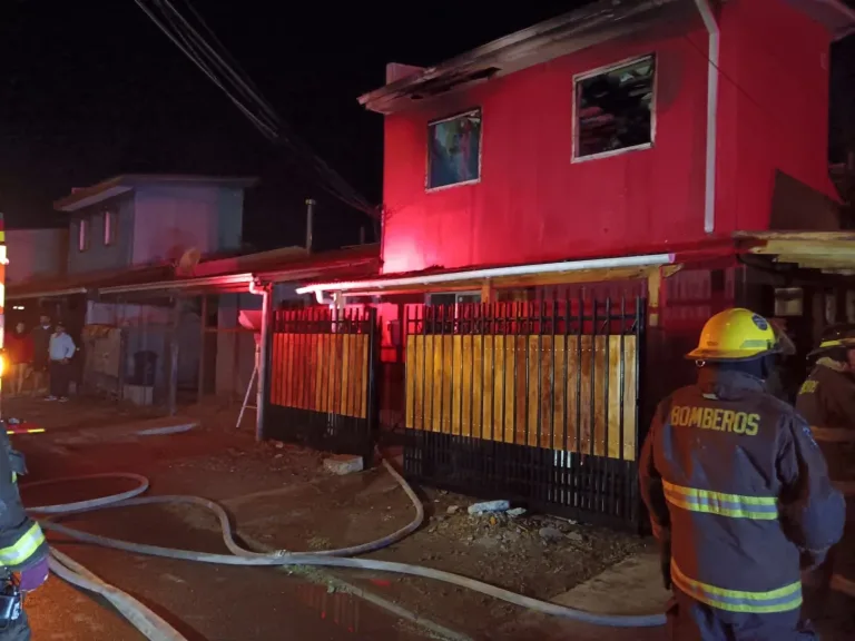 Incendio afectó a vivienda en la comuna de Teno