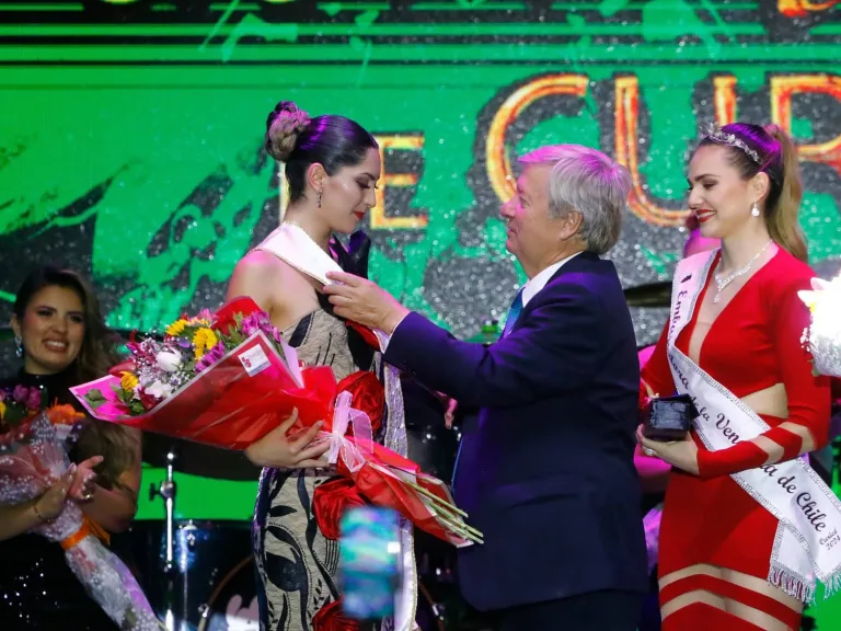 Krishna Galindo es coronada Reina de la Vendimia de Curicó 2025