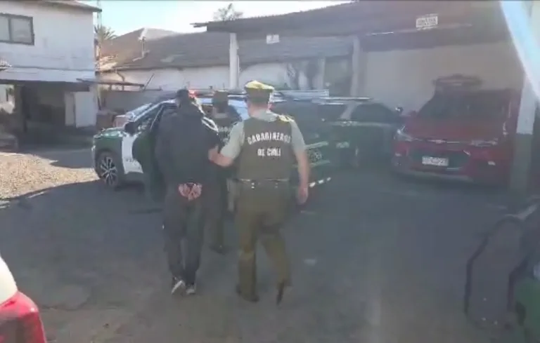 Carabineros detiene en flagrancia a cuatro personas por robo en escuela de Chépica