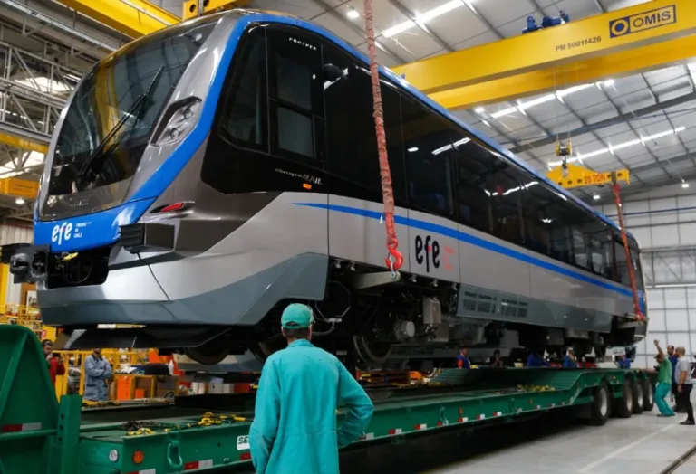 Nuevo Buscarril para el ramal Talca – Constitución inició su viaje a Chile