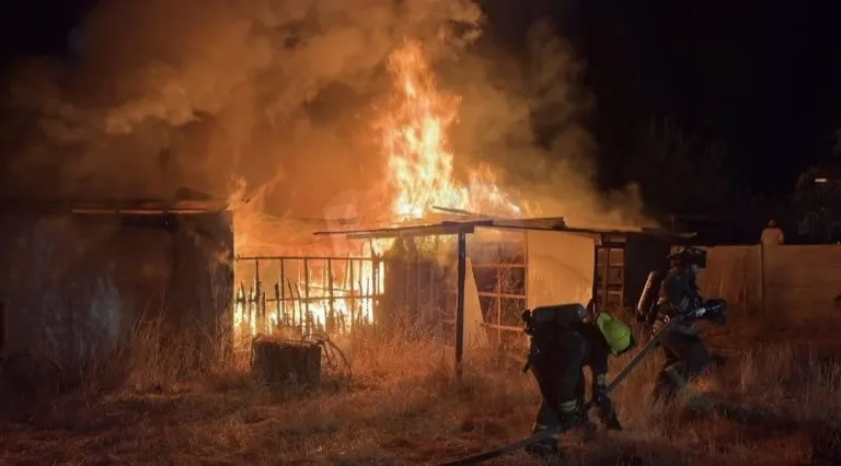 Incendio destruye vivienda y deja a una familia damnificada en Sagrada Familia