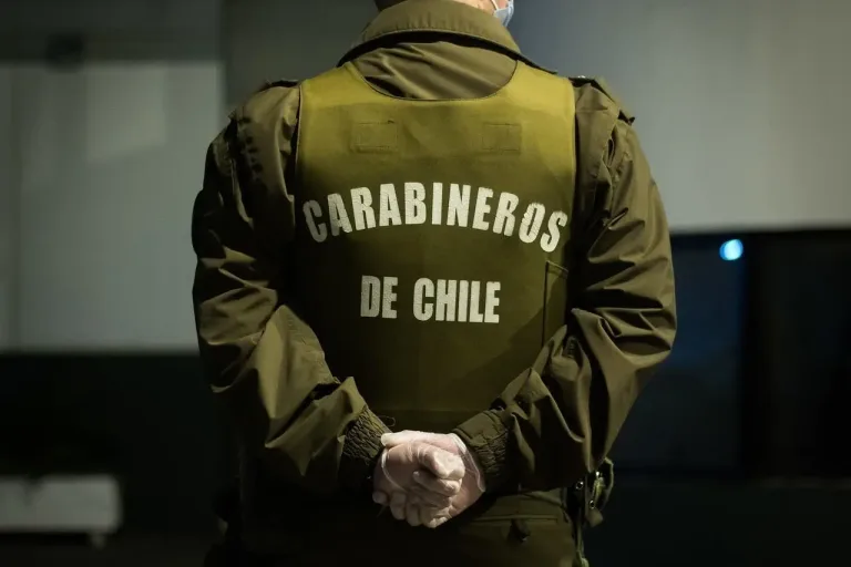 Mayor de Carabineros es dado de baja tras ser sorprendido robando carne en supermercado de San Fernando