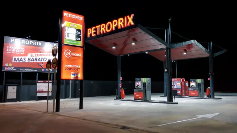 Nueva empresa Petroprix anuncia su llegada a Chile con combustibles a más bajo costo