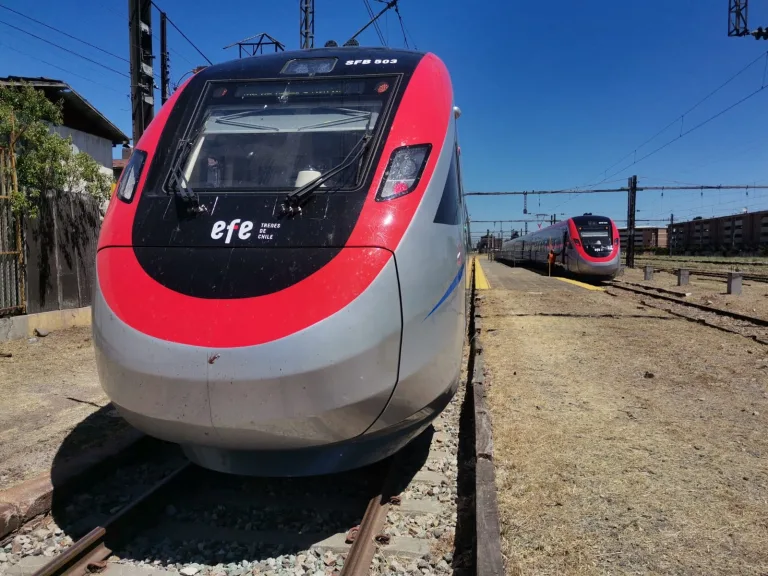 Nuevo robo de cables eléctricos interrumpe servicio ferroviario entre Curicó y Talca.