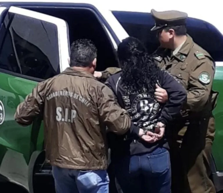Detienen a mujer implicada en violento robo que afectó a adulto mayor en Santa Cruz