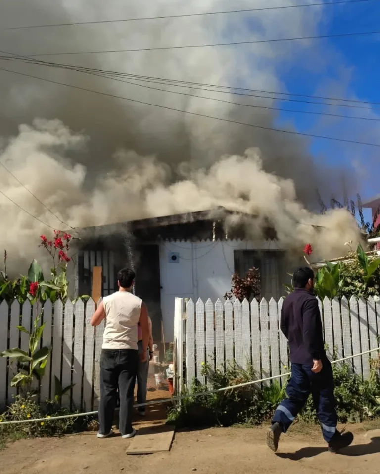 Incendio afectó a vivienda en Pichilemu: emergencia fue controlada por Bomberos