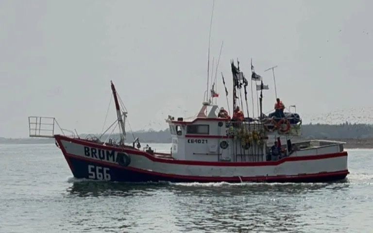Gobierno extiende de forma indefinida la búsqueda de los pescadores desaparecidos de la lancha “Bruma”