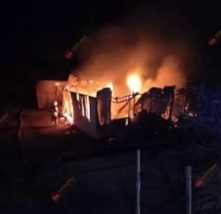 Detienen a sujeto por presunta responsabilidad en incendio que dejó 53 personas damnificadas en Palmilla