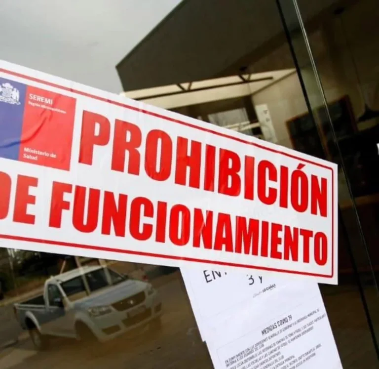 Colegio San Antonio del Baluarte mantiene cierre por segundo día tras orden de la Seremi de Salud