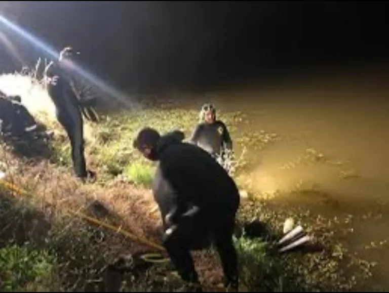 Bomberos y Gope de Carabineros realizan búsqueda de sujetos desaparecido en embalse convento viejo en Chimbarongo