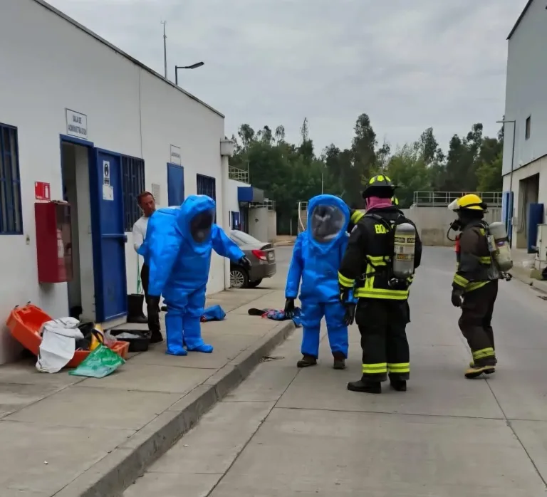 Fuga de gas cloro movilizó a bomberos en Planta de Tratamiento de ESSBIO en Pichilemu