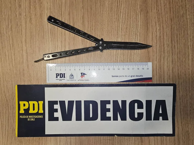 PDI detuvo en flagrancia a escolar que portaba arma cortante al interior de establecimiento educacional en Linares