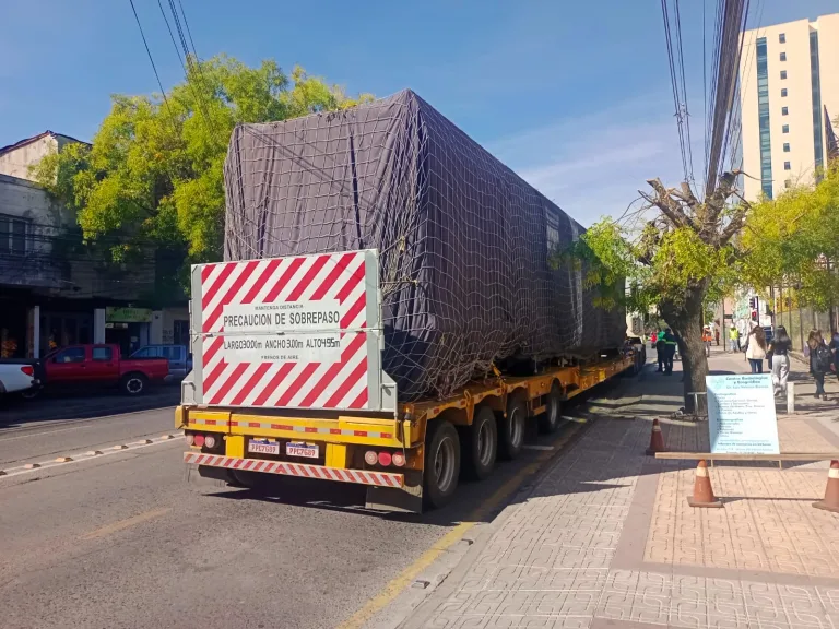 Llegada del nuevo Buscarril al ramal Talca-Constitución genera caos vial en la capital maulina