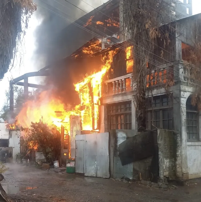 Incendio afecta inmueble patrimonial en San Fernando