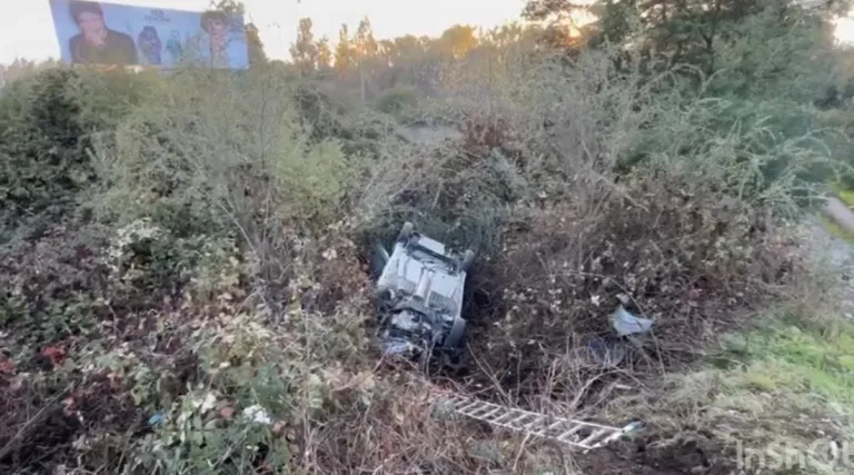 Mujer fallecida y un herido grave deja volcamiento en Ruta 5 Sur, sector Las Paredes en San Rafael