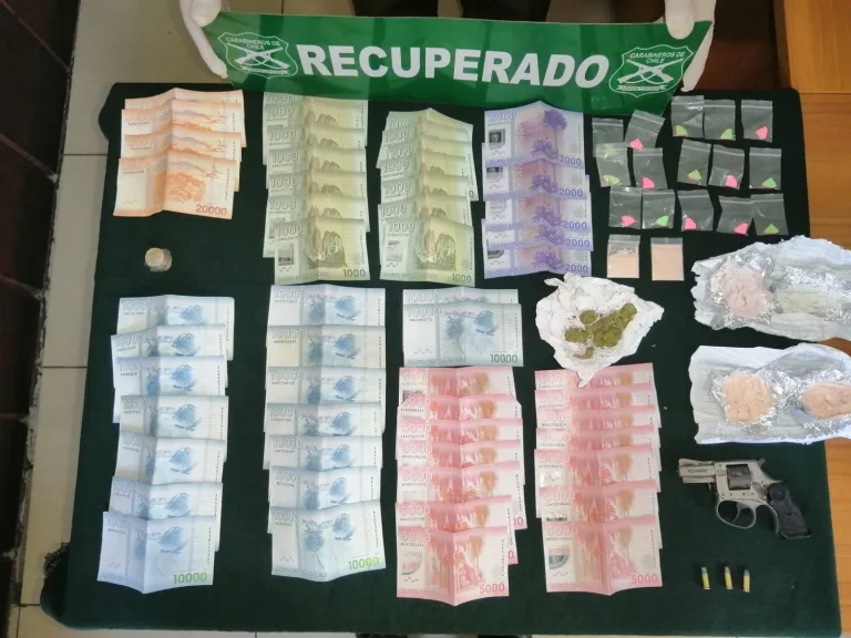Sujeto fue detenido por robo frustrado, infracción a la ley de drogas y porte de arma de fuego en Curicó