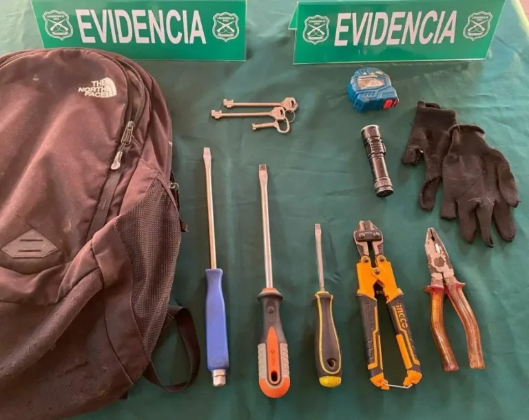 Carabineros detiene a tres sujetos por robo frustrado y tenencia de elementos para cometer ilícitos