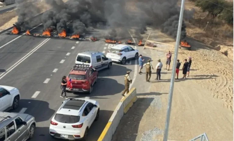 Vecinos de San Pedro, Las Cabras y Alhué continúan con protestan contra cobro de TAG en la Ruta de la Fruta